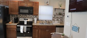 Sleeps 3...Coastal Beach Theme Studio right off I-4, close to Downtown Lakeland.
