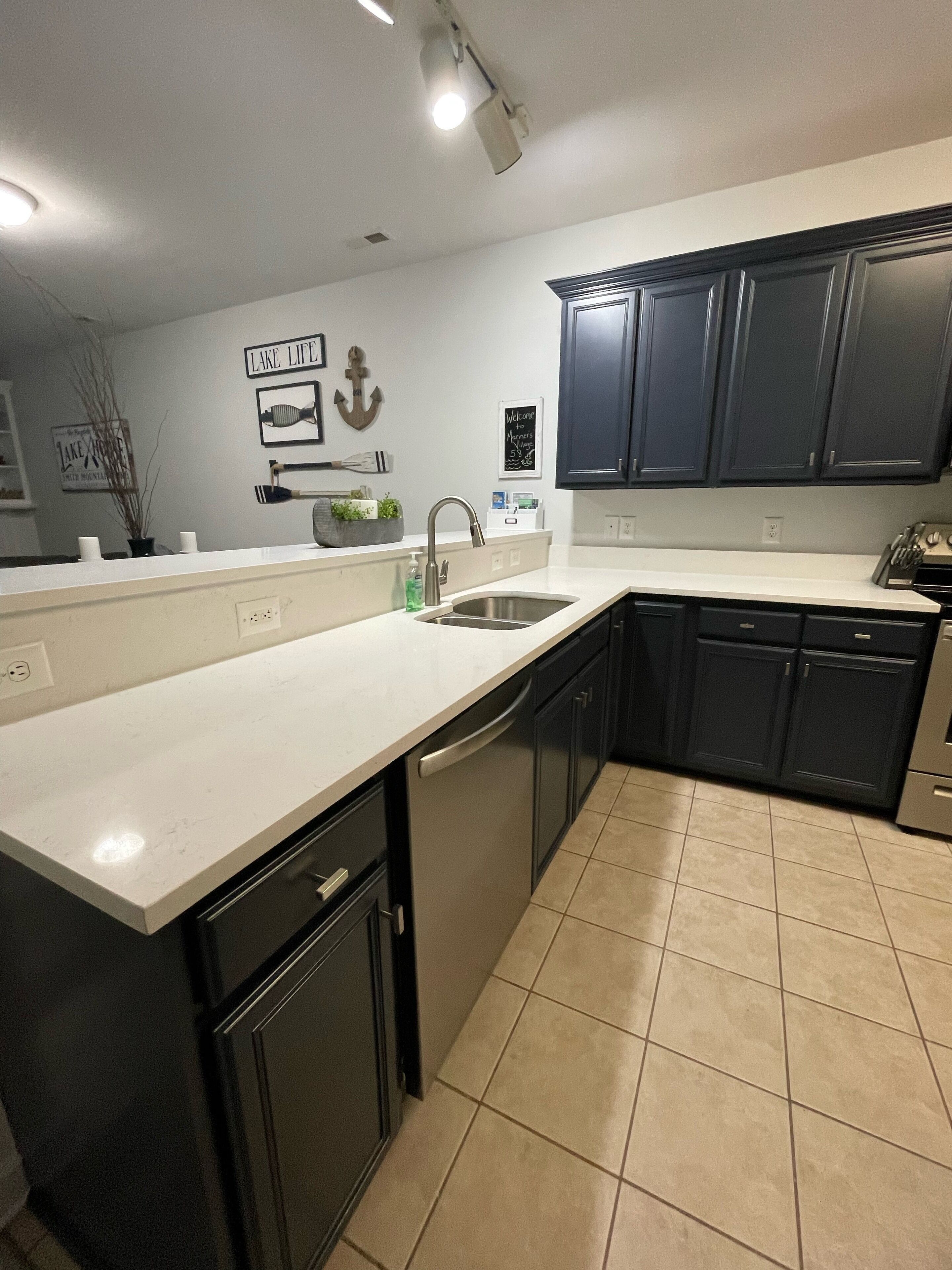 Lakefront, ground level…gorgeous views of the fall foliage on the lake!