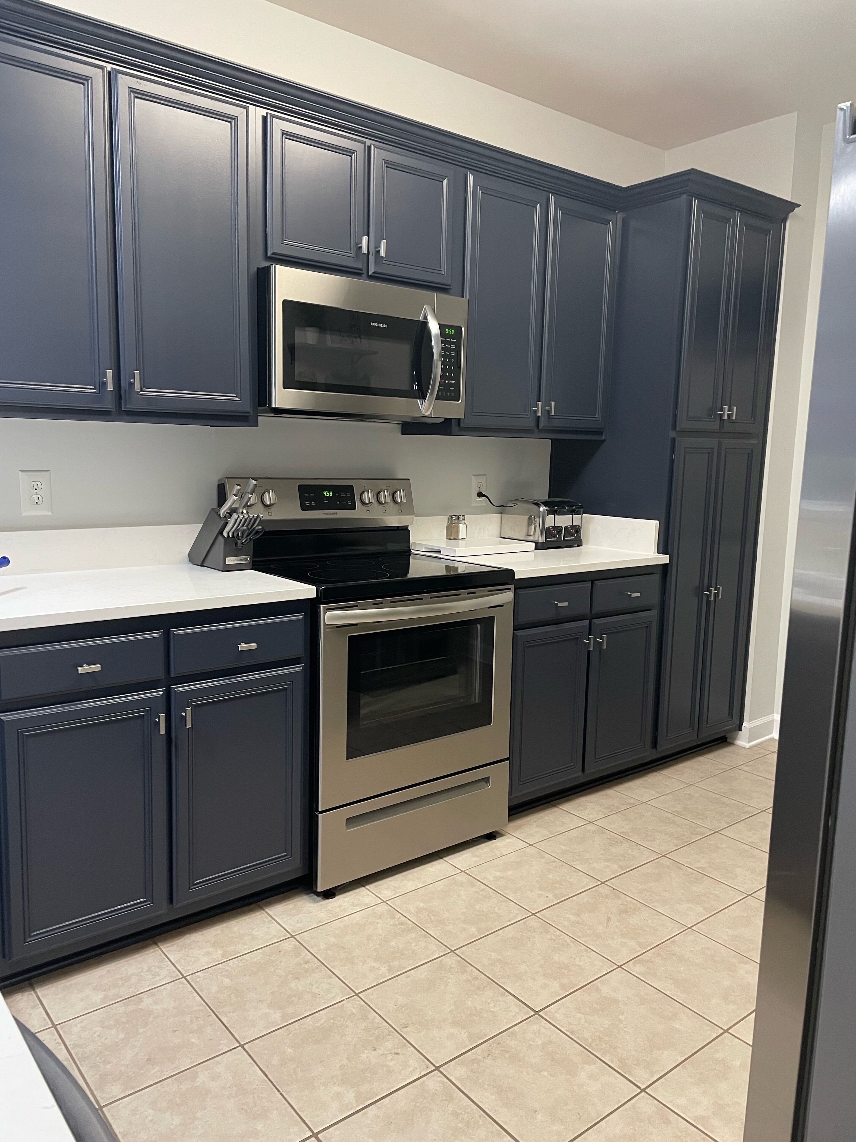 Lakefront, ground level…gorgeous views of the fall foliage on the lake!