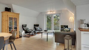 Living area - Maren's Hus - Three Bedroom House, Sleeps 5 (Henne)