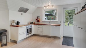 Private kitchen - Maren's Hus - Three Bedroom House, Sleeps 5 (Henne)