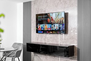 Interior - Cozy Central Cutlass Suite w/ King Bed & Netflix (West Midlands)
