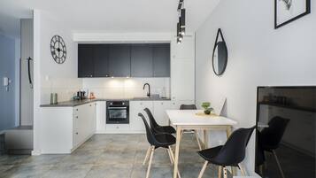 Apartamento conforto | Cozinha privada | Geladeira, fogão, cooktop, lava-louças