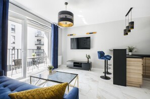 City Apartment | Premium bedding, desk, blackout drapes, soundproofing