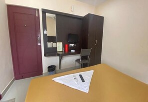 Premium bedding, rollaway beds, free WiFi, bed sheets - Hotel Lebanon INN (Tirupporur)
