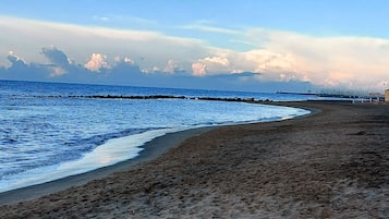 Una spiaggia nelle vicinanze