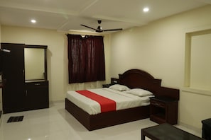 Executive Double Room | Premium bedding, rollaway beds, free WiFi, bed sheets