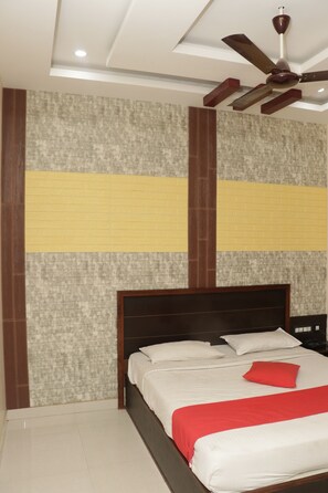 标准双人房 | 高档床上用品、折叠床/加床（额外收费）、免费 WiFi、床单