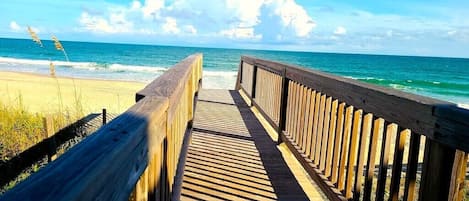 Am Strand, Liegestühle, Strandtücher