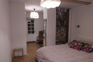 3 chambres, fer et planche à repasser, Wi-Fi gratuit, draps fournis