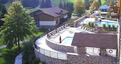 2BR 2 FB Tamarack Club Resort at Holiday Valley Condo Ski In/Out Sleeps 8