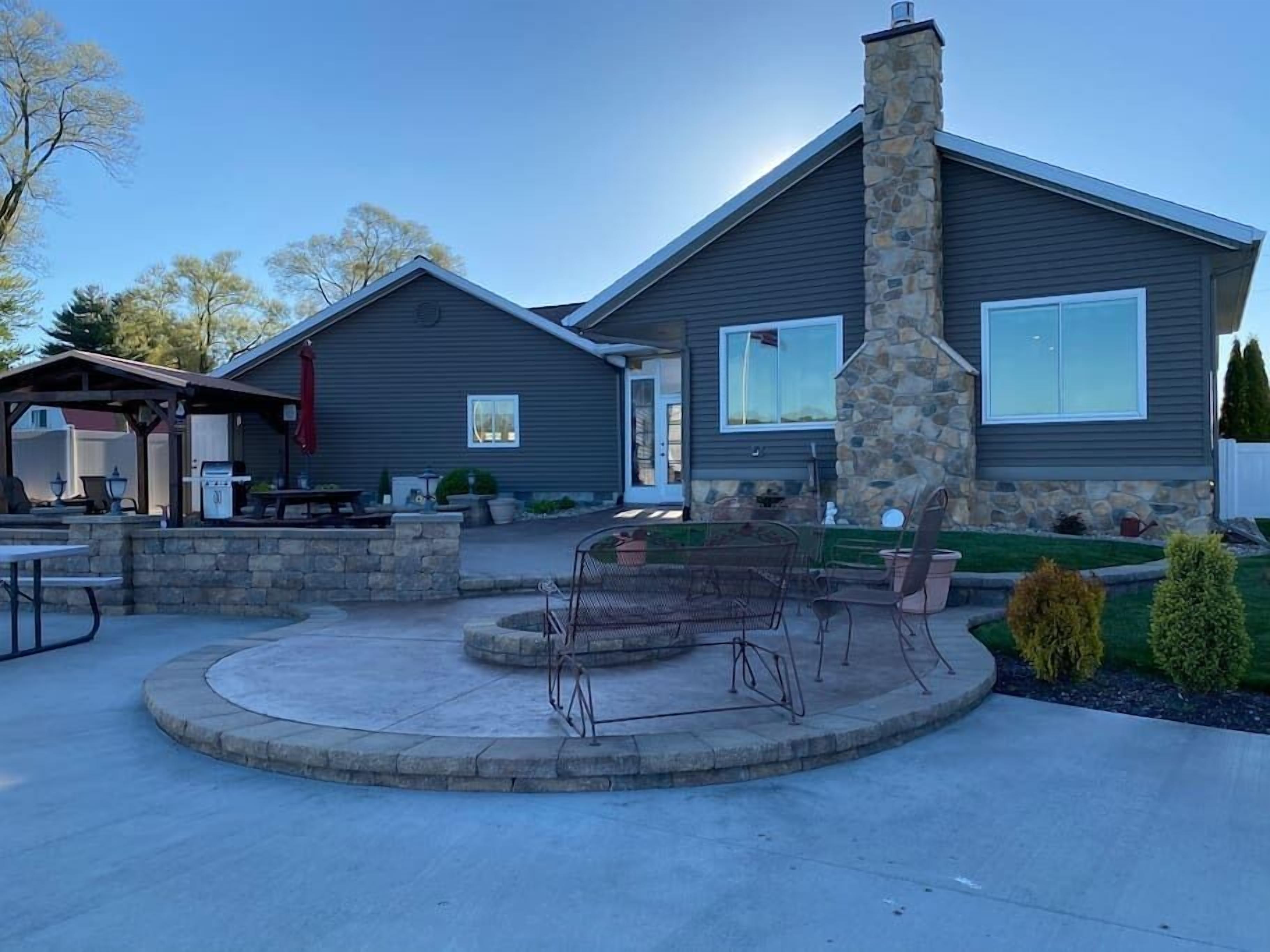 Lakeside Retreat on Pigeon Lake