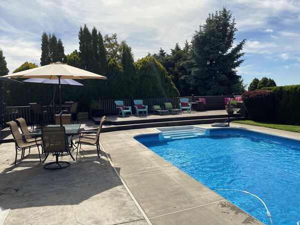 Outdoor pool - Sunset Glen (Walla Walla)