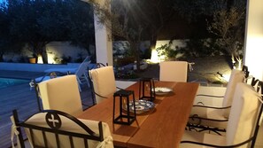 Outdoor dining