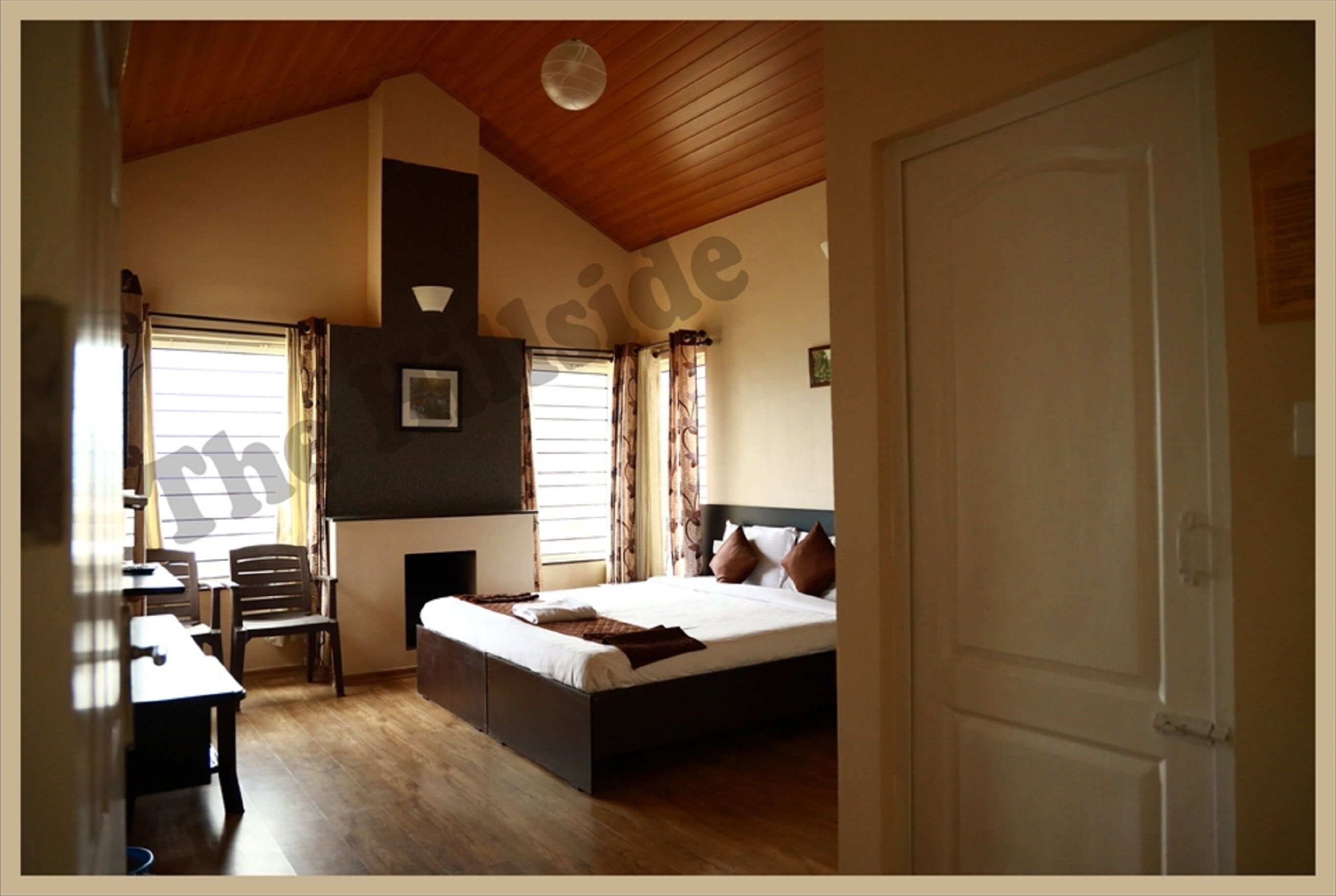 Ropa de cama hipoalergénica y tabla de planchar con plancha 