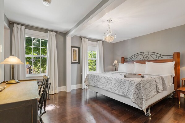 3 bedrooms, desk, iron/ironing board, free WiFi