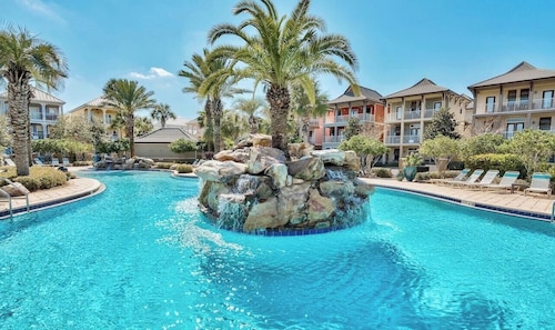 Beach Daze New 5BR, 4BA, 16 guest, Game Room.