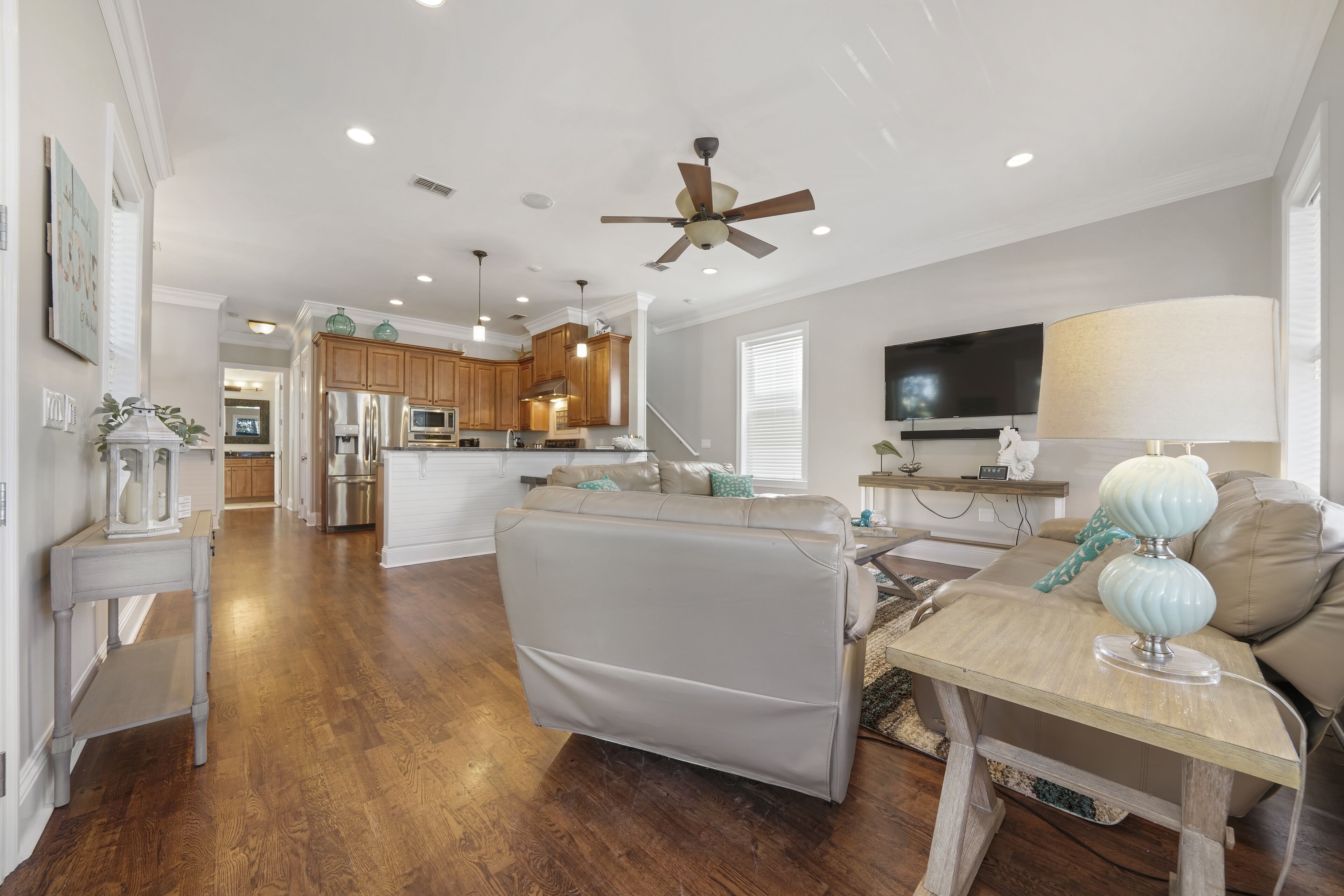 ***Beach Daze*** New 5BR, 4BA, 16 guest, Game Room.