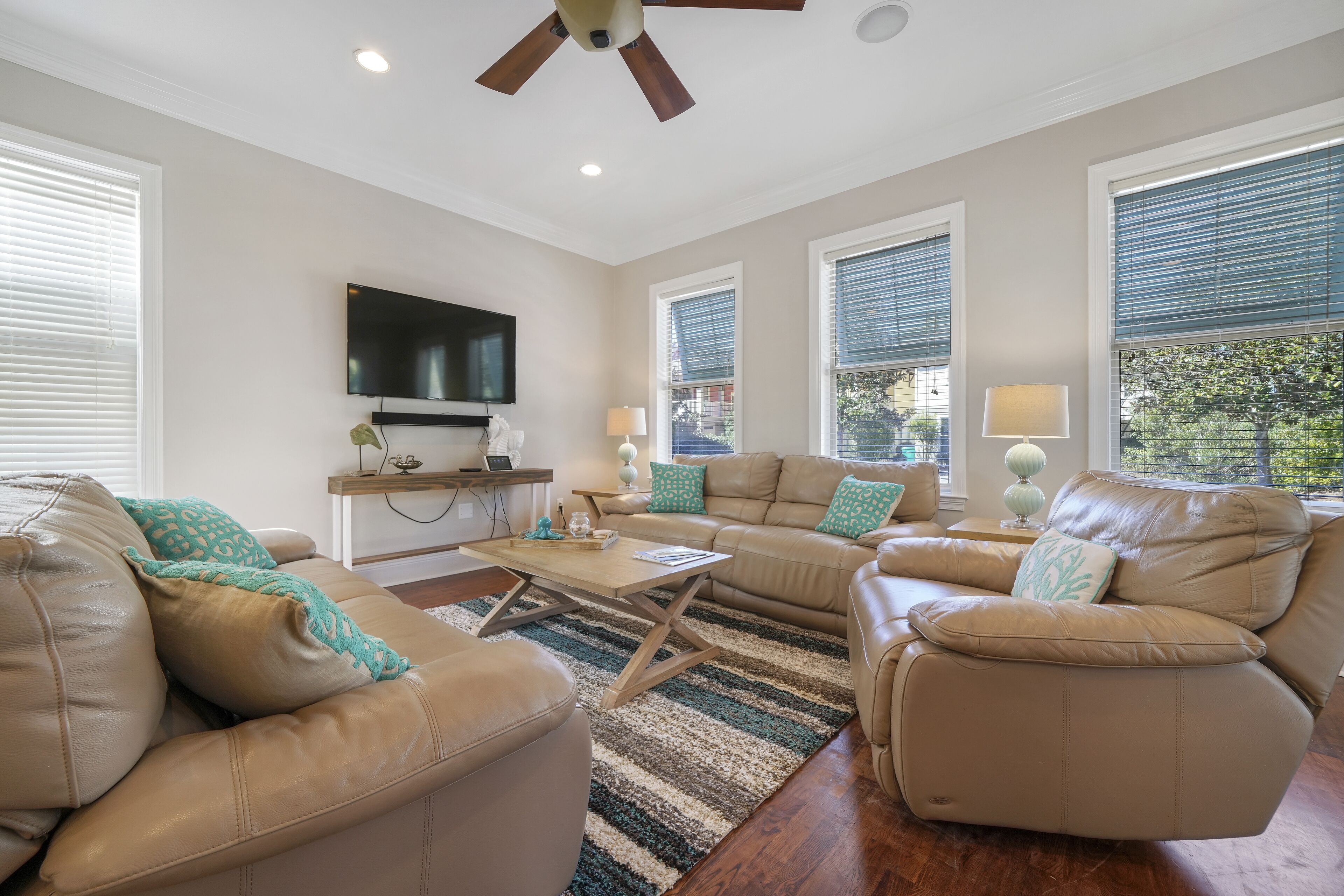 ***Beach Daze*** New 5BR, 4BA, 16 guest, Game Room.