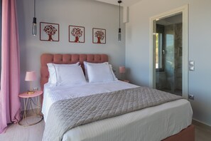 2 chambres, bureau, chambres insonorisées, fer et planche à repasser