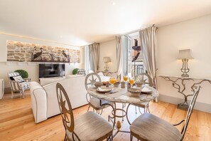Dining - GuestReady - Áurea Art apartment (Lisboa)