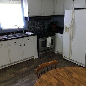 Fridge, microwave, oven, stovetop - Country living lake style near Santee  (Summerton)