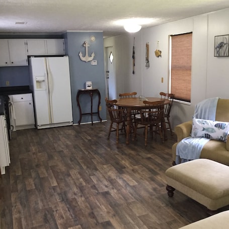 Dining. Country living lake style near Santee