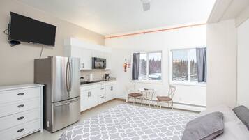 1 bedroom, iron/ironing board, WiFi (free), bed sheets