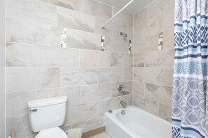 مجففات شعر، مناشف، صابون، شامبو