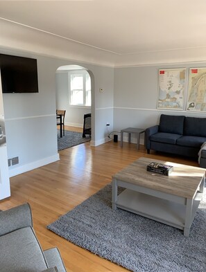 Smart TV - Updated charming 2ND unit city place with BIG yard (Grosse Pointe Park)