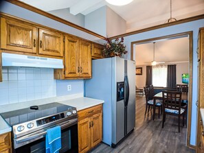 Fridge, microwave, oven, dishwasher - Beautiful | spacious | clean house for families #2 (Overland Park)