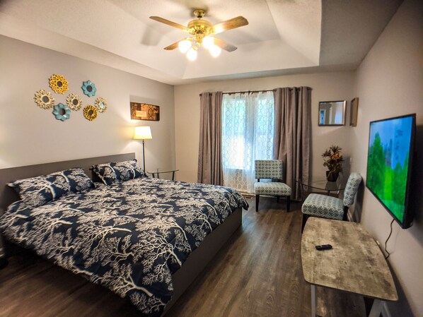 3 bedrooms, desk, iron/ironing board, free WiFi