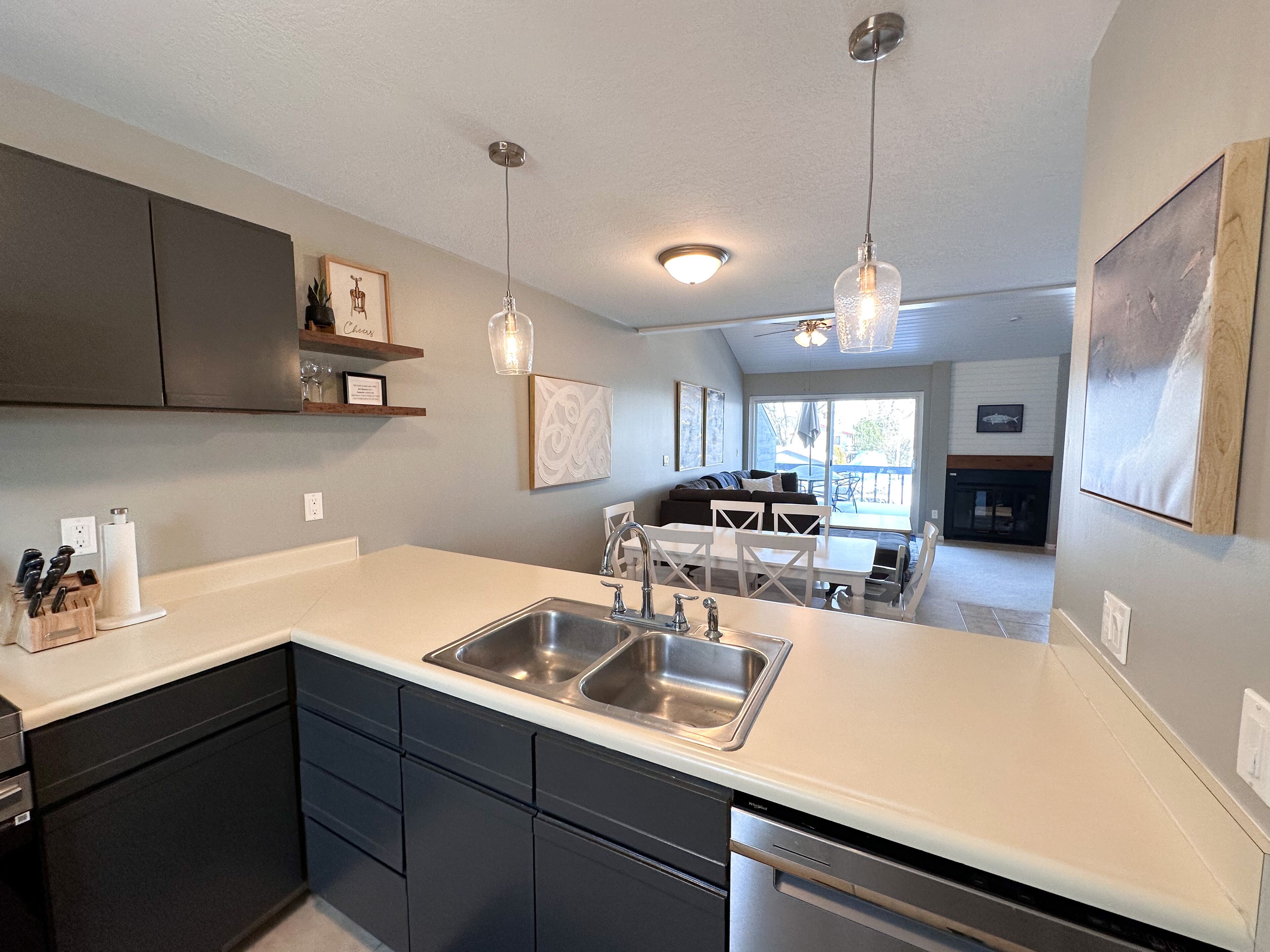 Walk to the beach & downtown! Newly renovated!