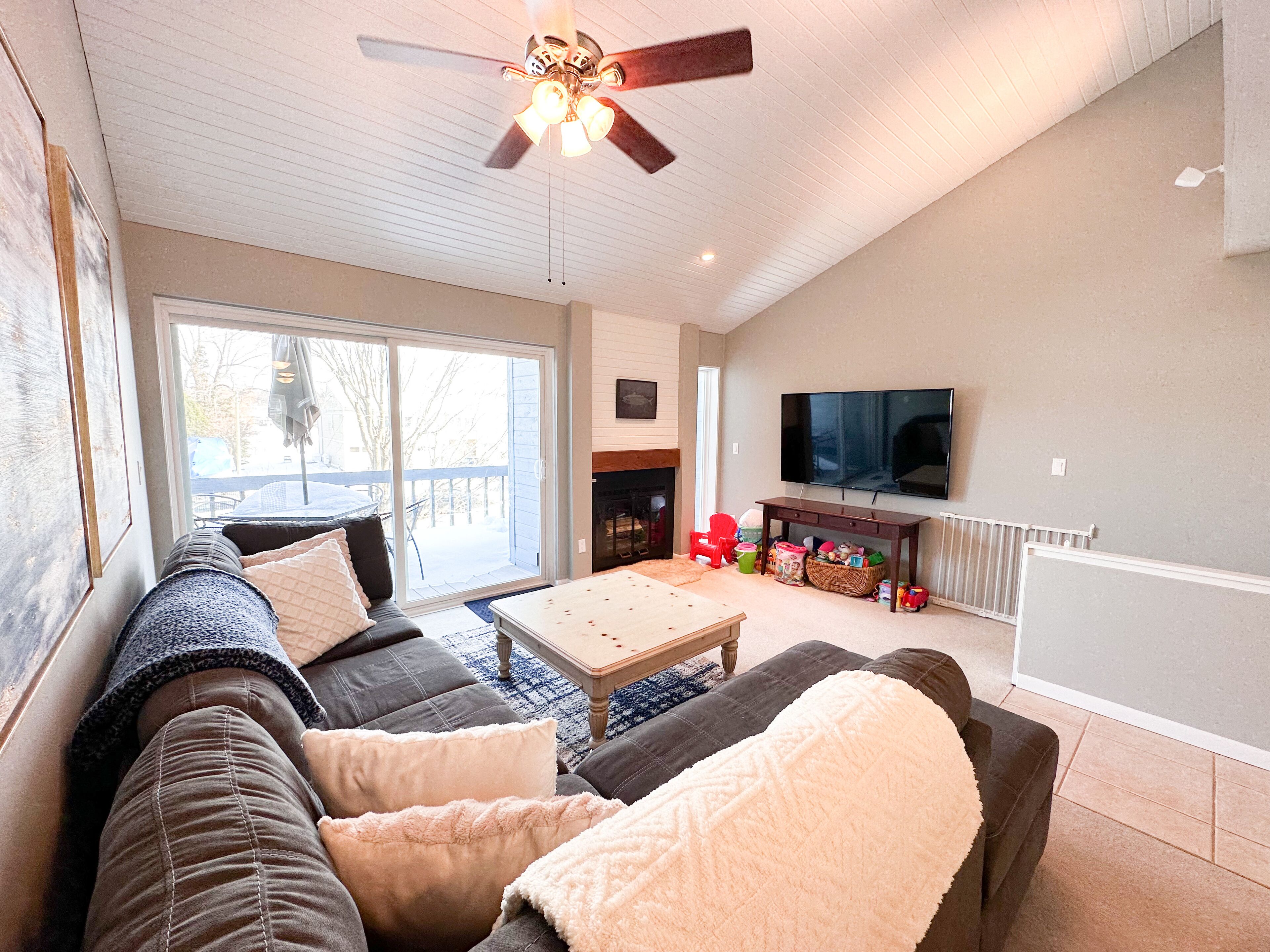 Walk to the beach & downtown! Newly renovated!