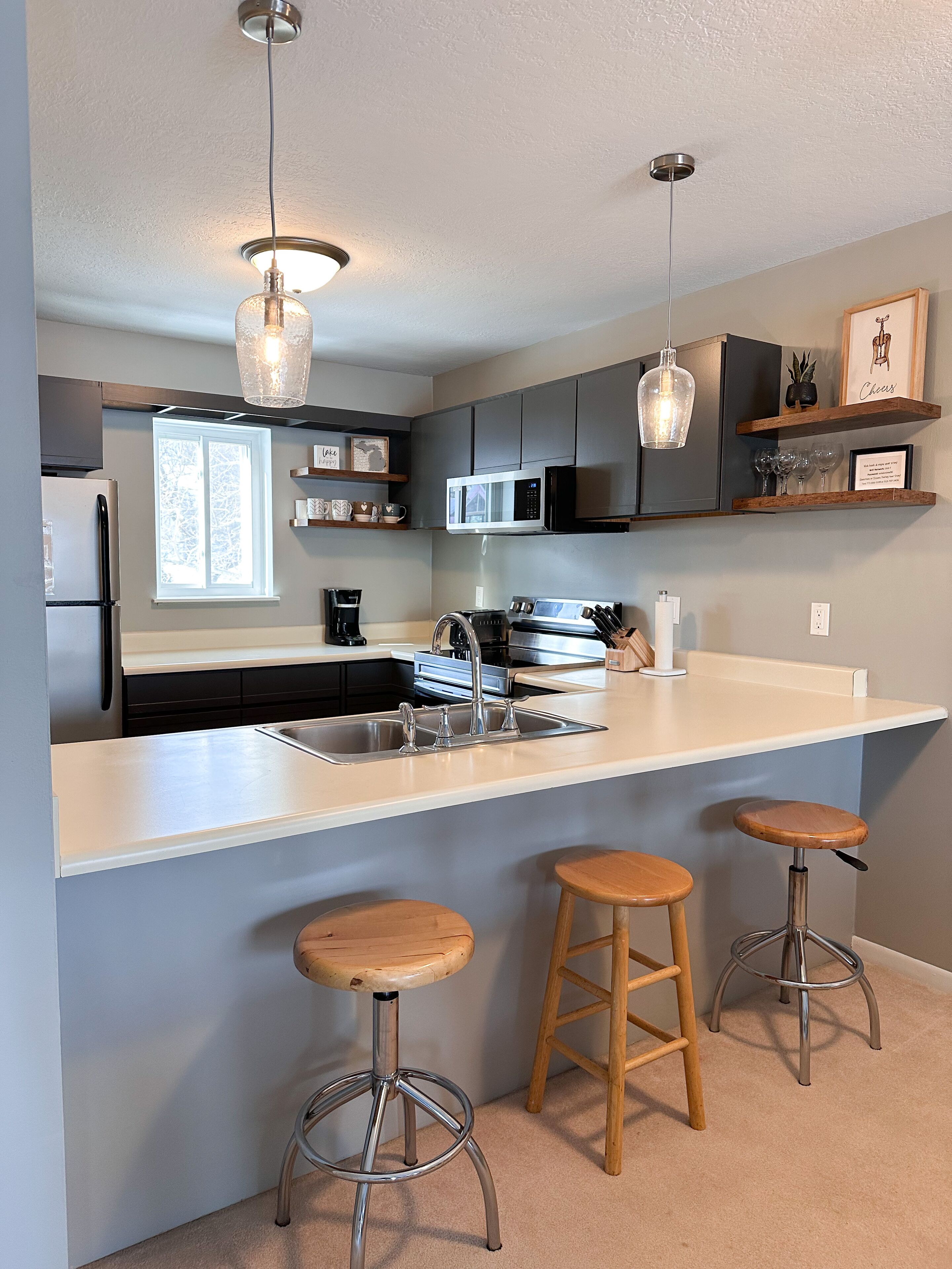 Walk to the beach & downtown! Newly renovated!