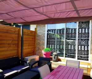 تناول الطعام بالخارج