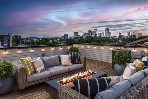 Casa Paradisa • Rooftop w/ Skyline Views, Fire Pit, Walkable to Restaurants/Bars