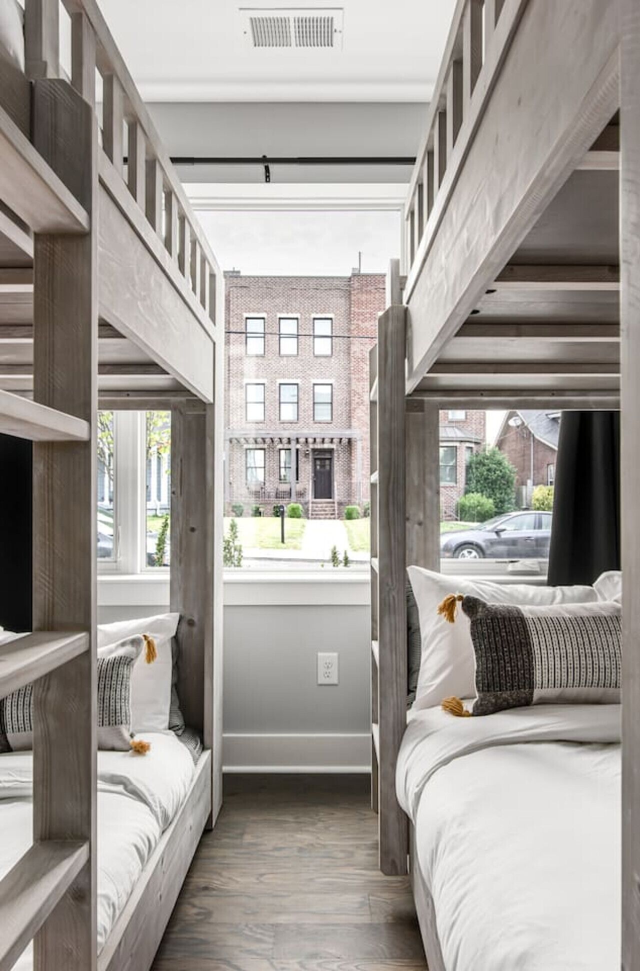 4 bedrooms, desk, iron/ironing board, WiFi