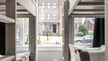 4 bedrooms, desk, iron/ironing board, WiFi