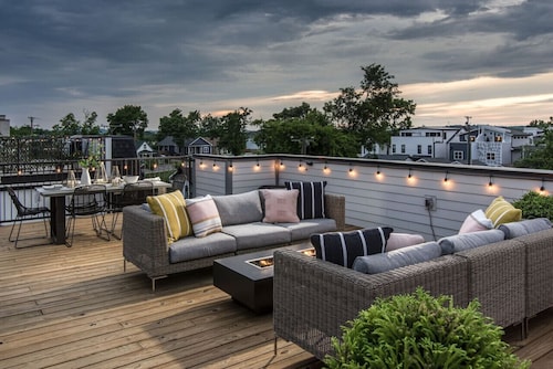 Casa Paradisa • Rooftop, Fire Pit, Skyline Views