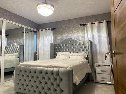 LUXURY EN EL MONUMENTO DE SANTIAGO DE LOS CABALLEROS