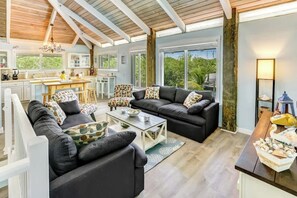 Smart TV, Netflix, table tennis, streaming services