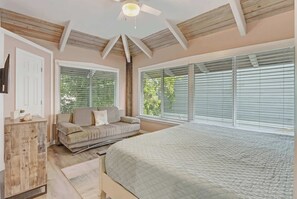 3 bedrooms, desk, iron/ironing board, free WiFi