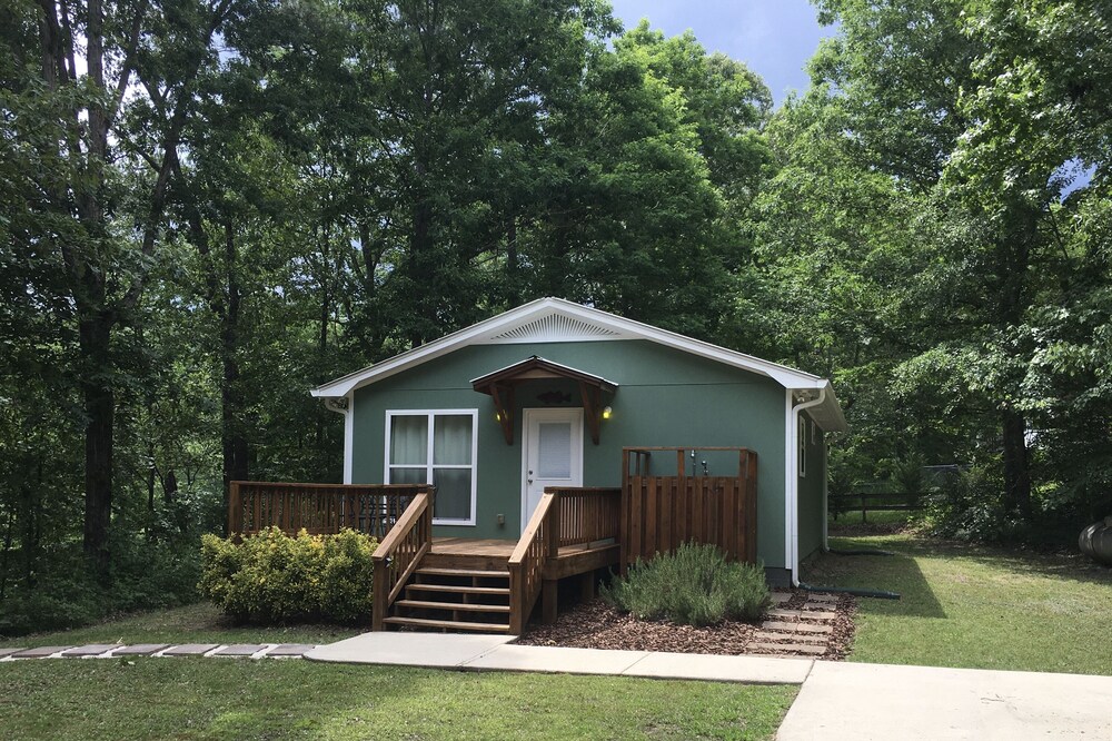Scout's Hideaway on Beautiful Smith Lake