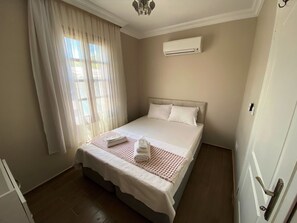 Standaard suite, 1 tweepersoonsbed | Kameruitzicht