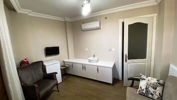 Suite (2 Kisilik) | Living area | Flat-screen TV