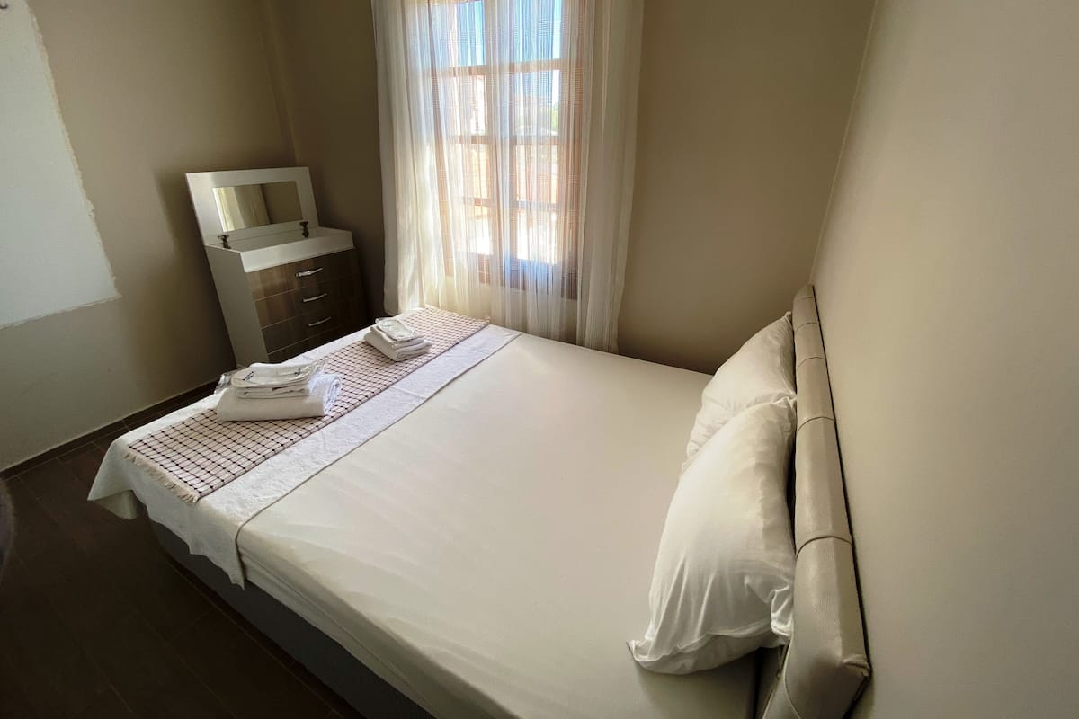 Suite Standard, 2 camere da letto | 1 camera, biancheria da letto di alta qualità, una scrivania