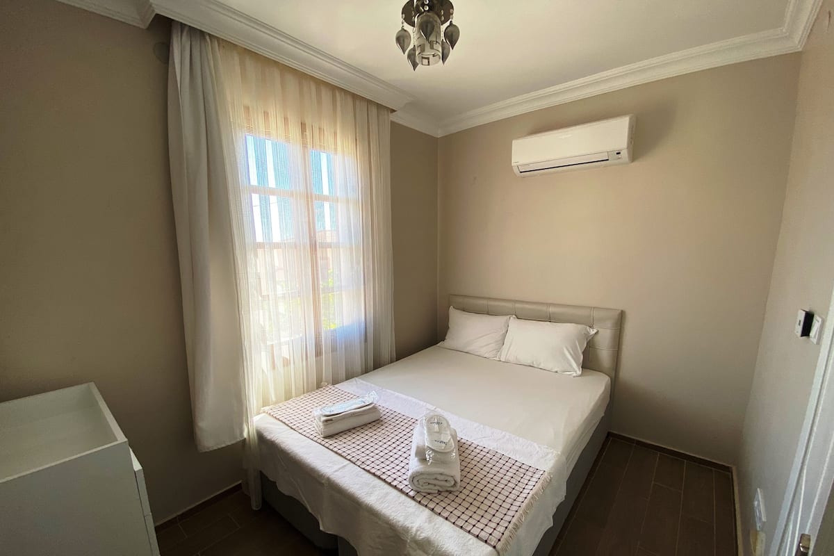Suite Standard, 1 letto matrimoniale | 1 camera, biancheria da letto di alta qualità, una scrivania