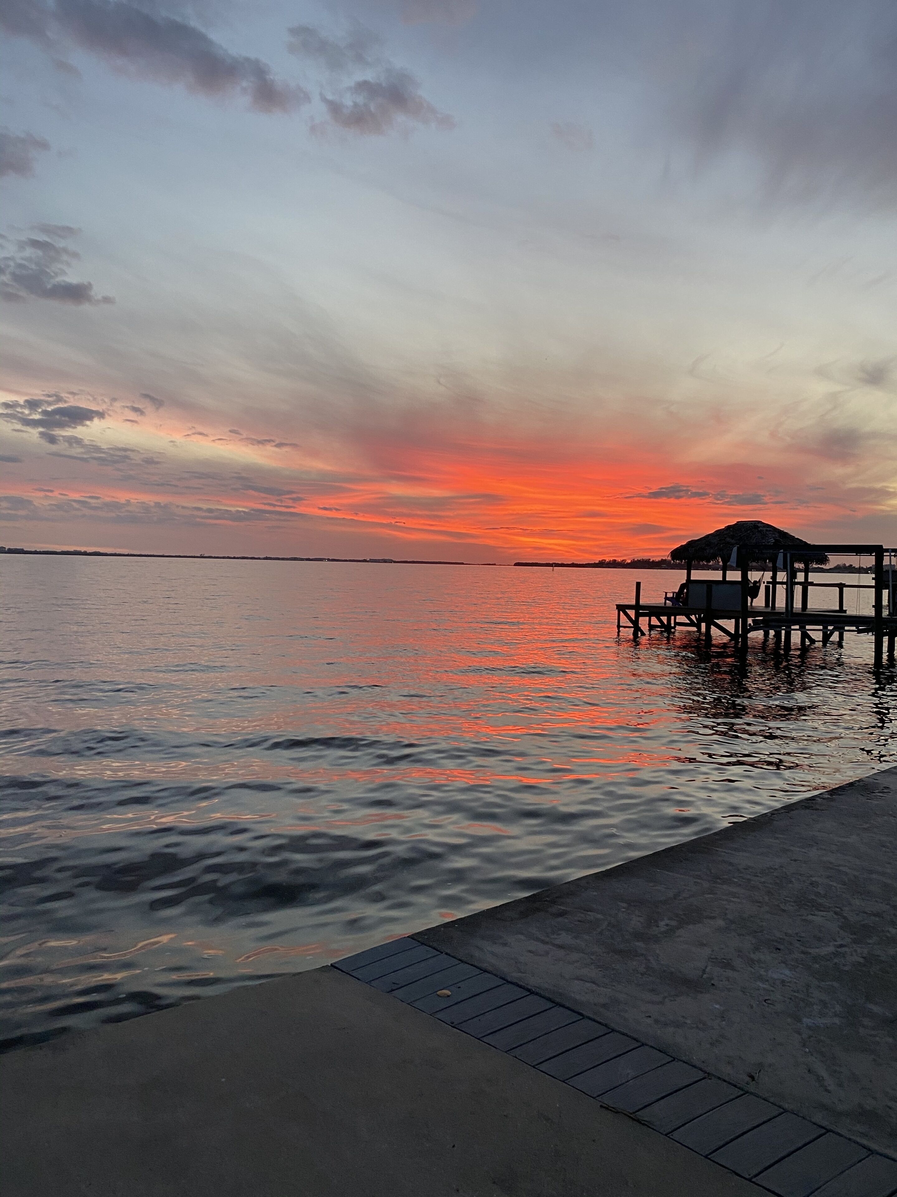 Lovely Water Front Home walking distanceto Yacht Club