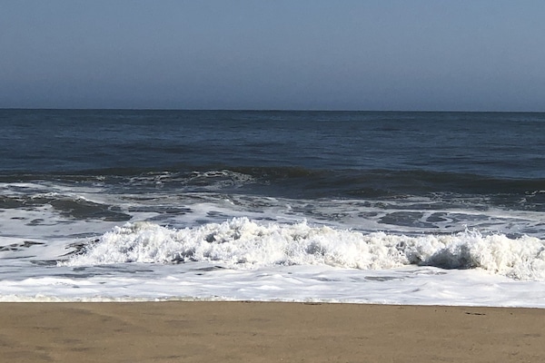 3 Large Bedrooms, 3.5 Bath 1 block from beach!